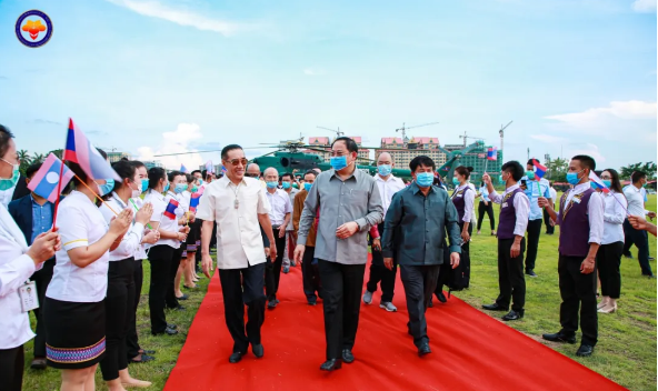 老挝政府副总理兼计划投资部部长宋赛·西潘敦一行视察金三角经济特区