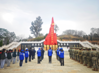 开远市军地联合开展祭扫活动