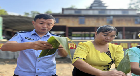 警民端午情意浓 边关粽情润飘香