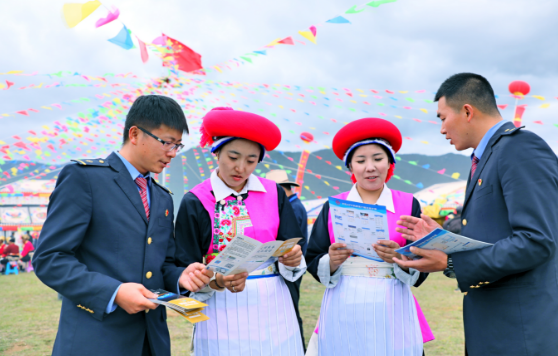 云南：“复兴号”动车组拉动迪庆藏族自治州香格里拉“赛马节”