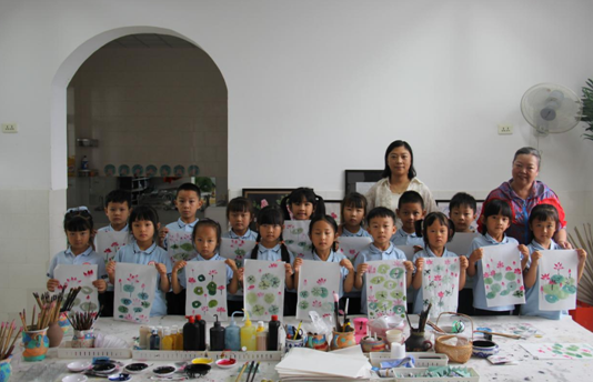 云南祥云县城南社区幼儿园在特色教学中提升师幼互动质量