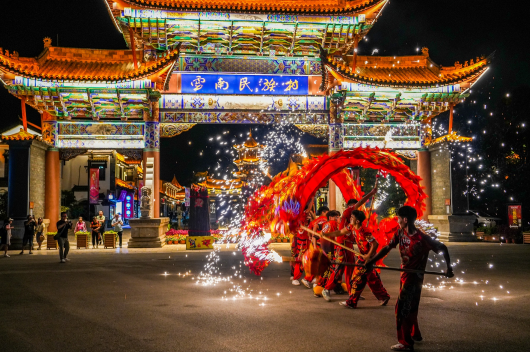 2024年云南民族村火把节系列活动举行竖火把仪式