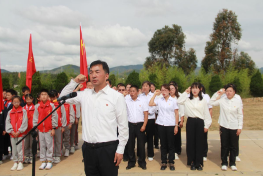 云南祥云县祥城镇城西小学集团化办学共同体开展烈士纪念日活动