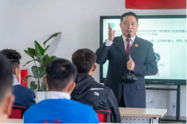 利剑护蕾丨西山检察送法进高校，为大学生活加点“料”