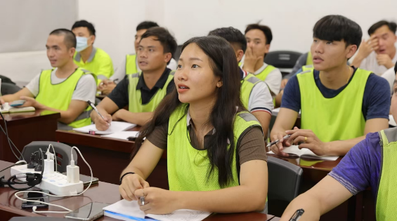 搭建语言学习“桥梁”让中老人民“心联通”“路畅通”