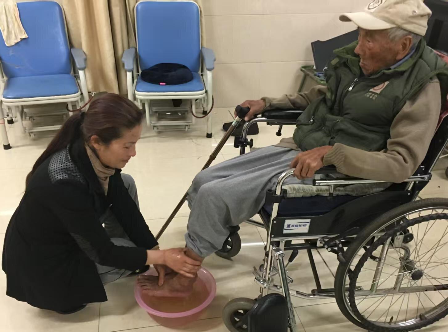 李季芯：坚持公益善举 努力回报社会