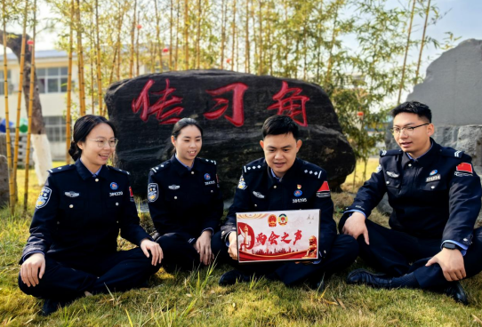 畹町边检站芒棒分站掀起学习全国两会精神热潮