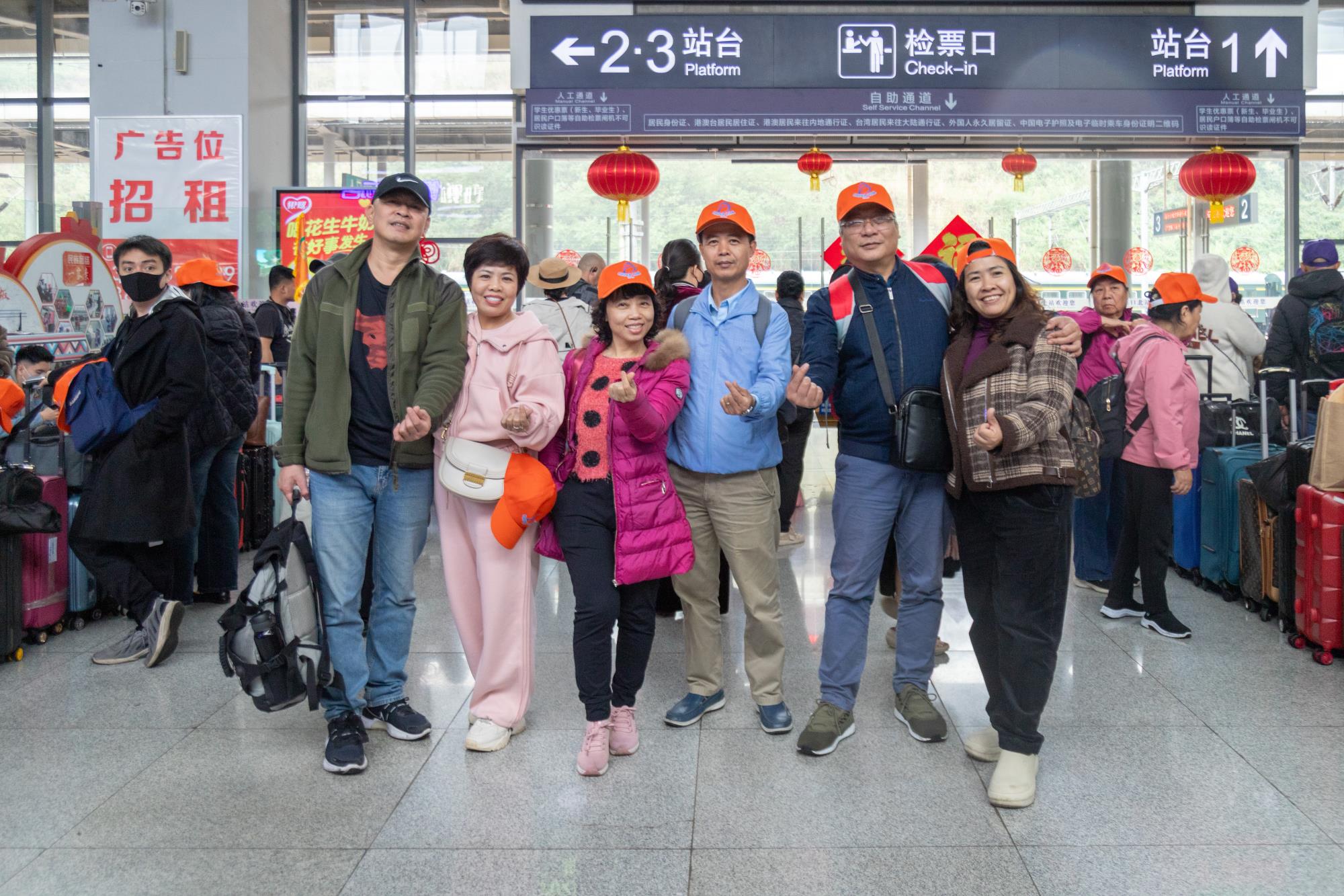 中越口岸乘动车跨境游外籍旅客突破1万人次