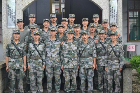 退役不褪色 退役军人望乡好亮相展会备受青睐