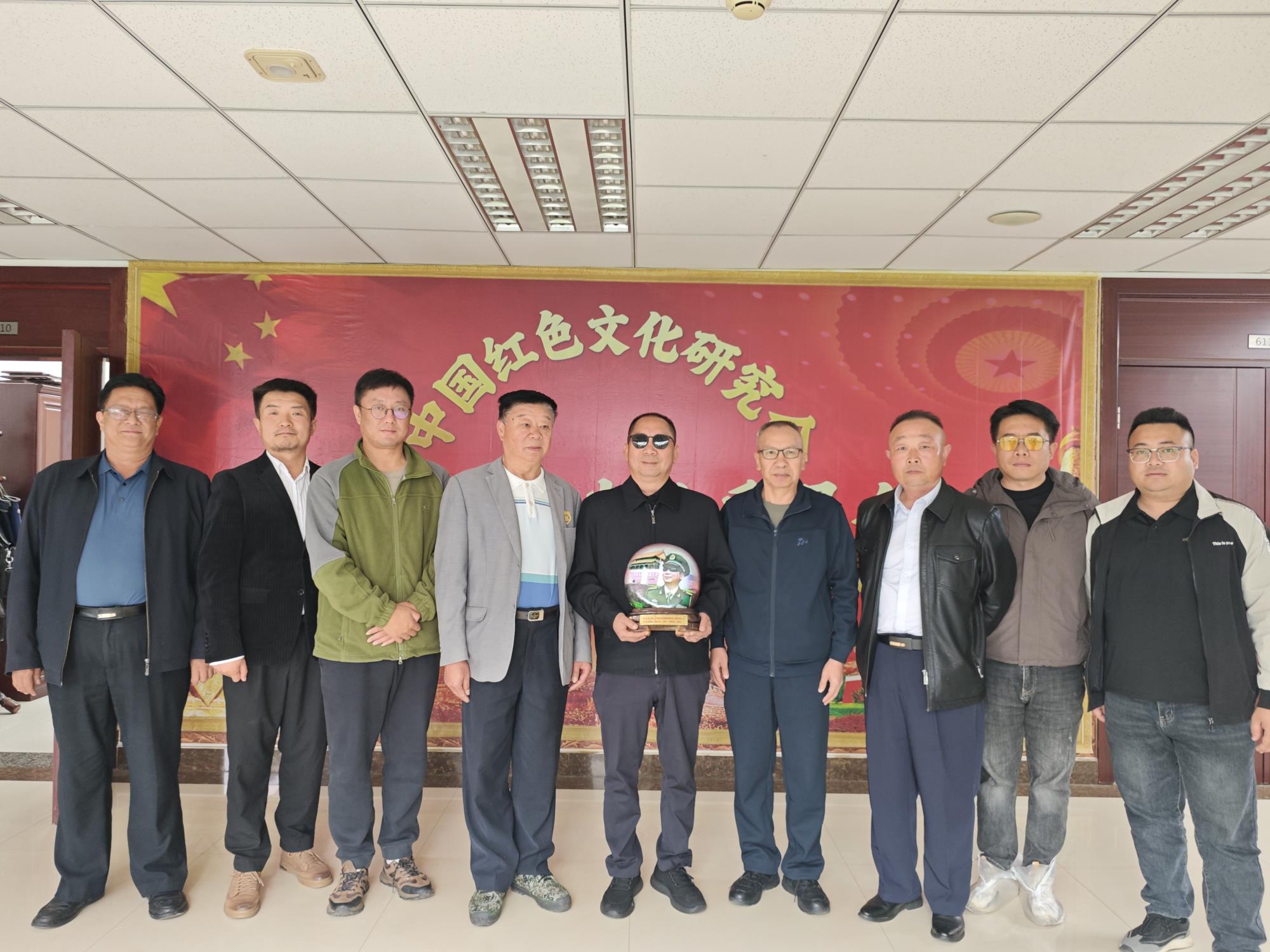 国家一级战斗英雄史光柱到中国红色文化研究会老山精神专业委员会调研