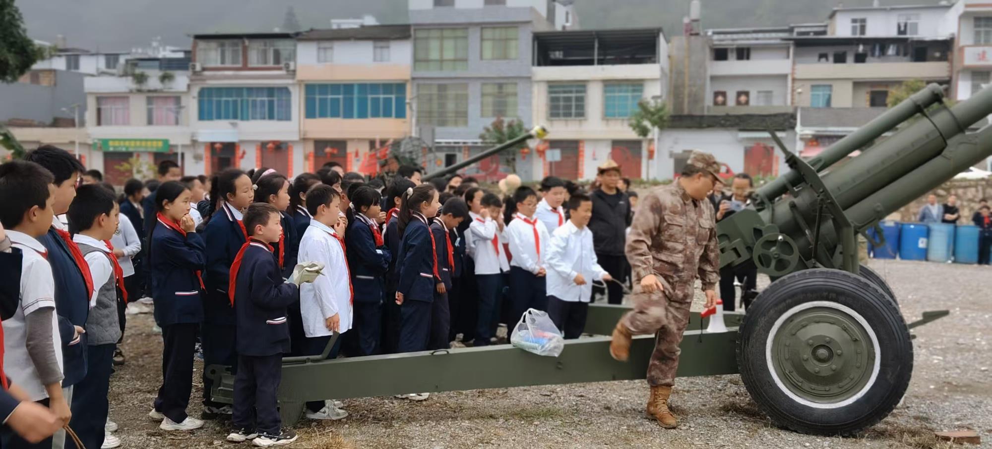 文旅融合新路径！杨成林、韦堂友共探老山国防教育研学新模式