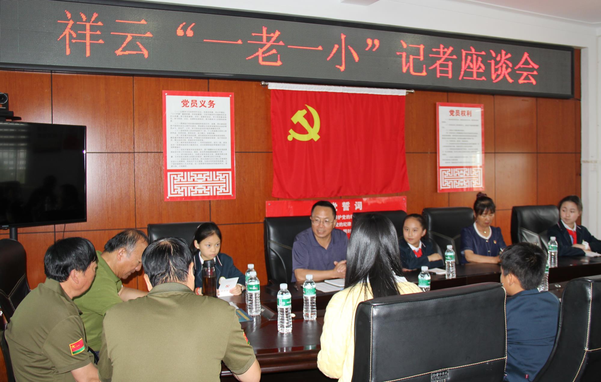 “一老一小”记者座谈  红色故事进入校园