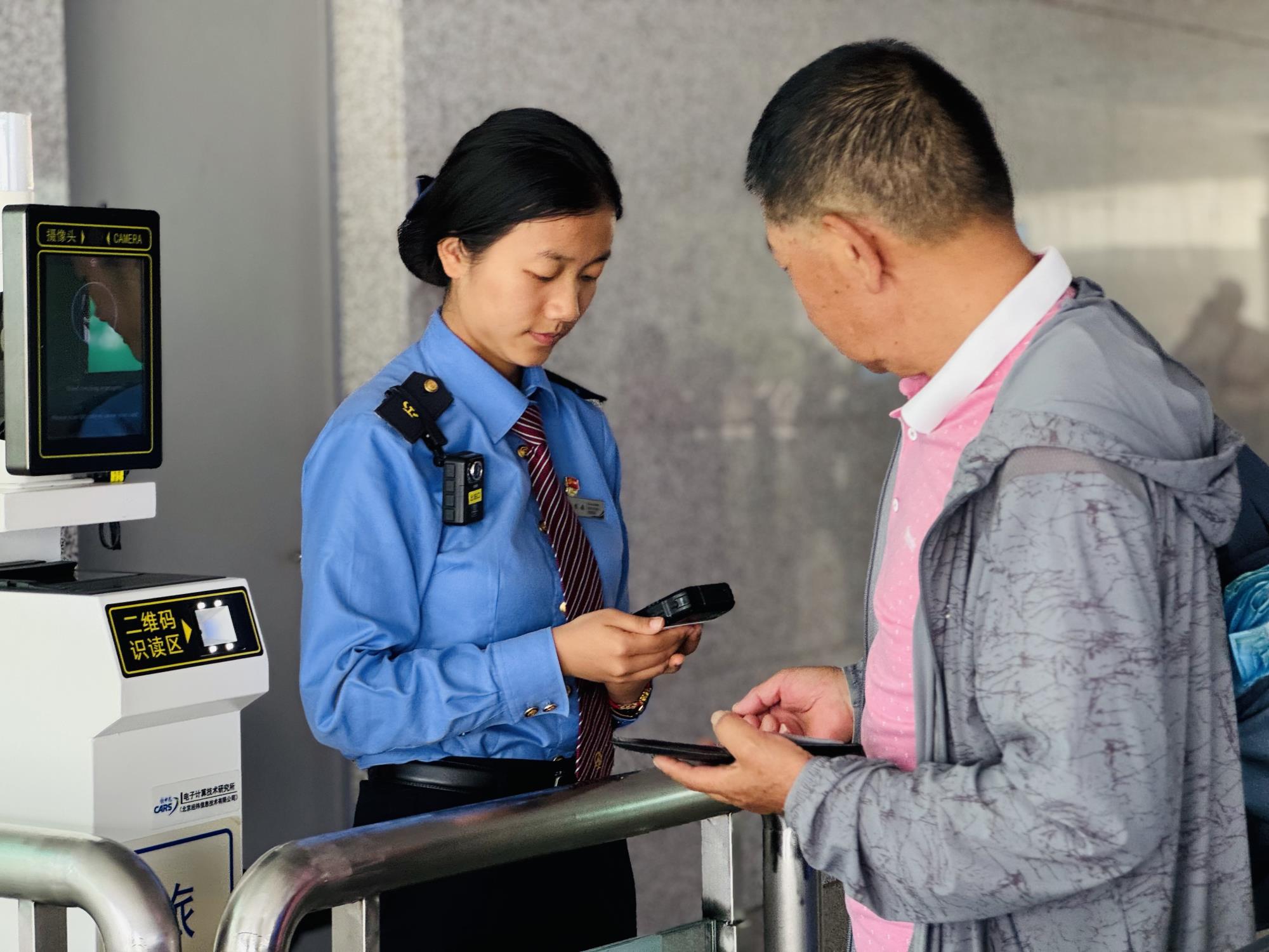 云南铁路多措并举确保旅客畅享普者黑“花脸节”