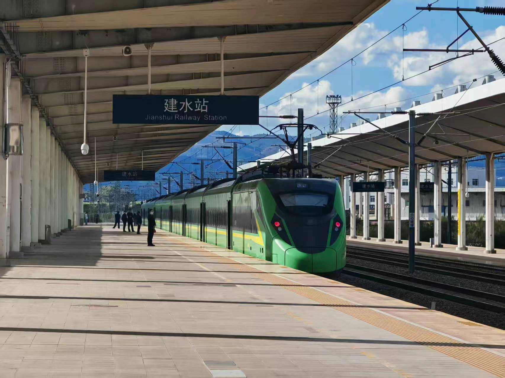 云南铁路增开动车串起滇南助力红河州庆游：6天增开昆明至建水、屏边方向动车30列次