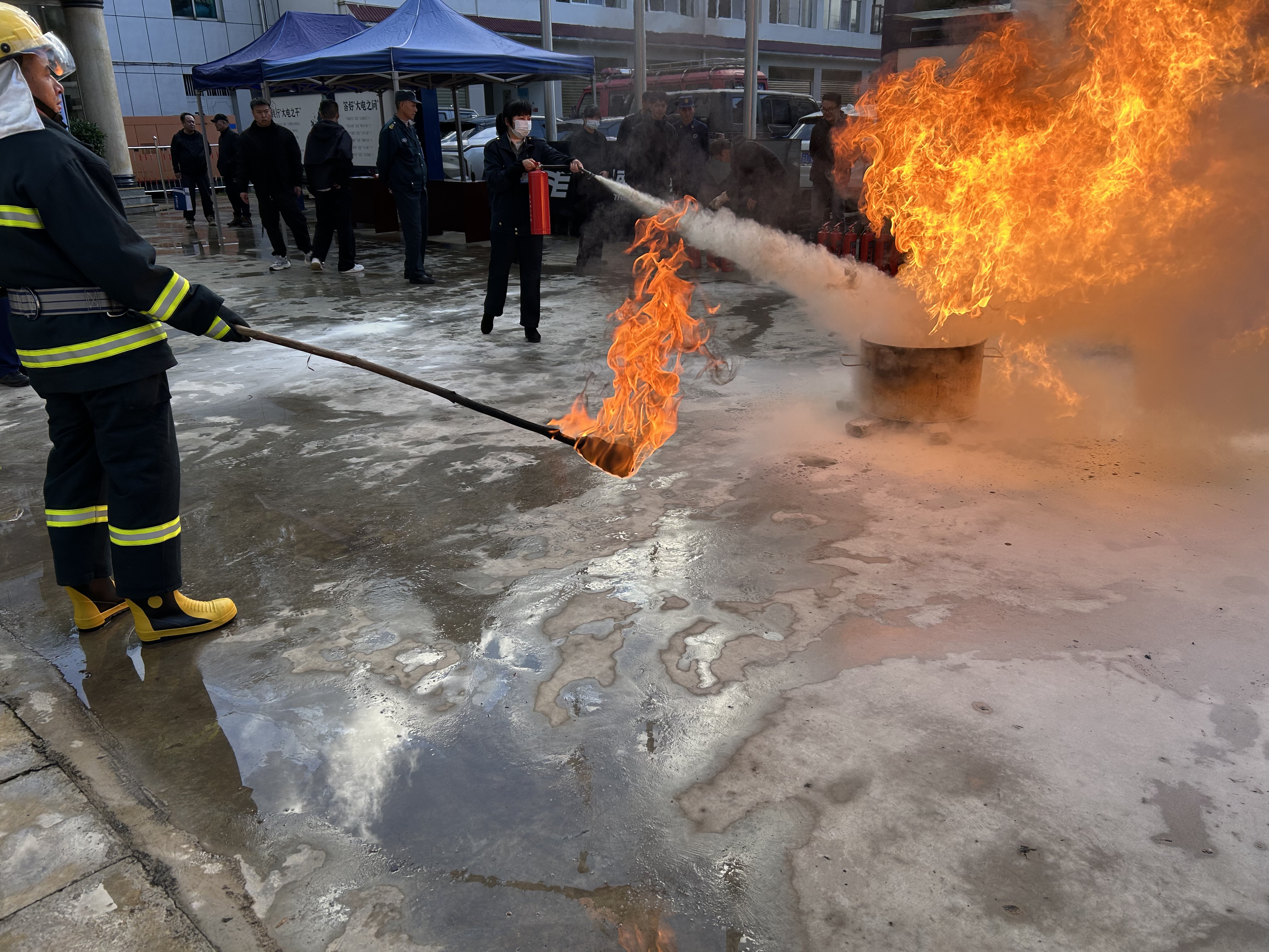 云南祥云县供电局开展冬季消防演练