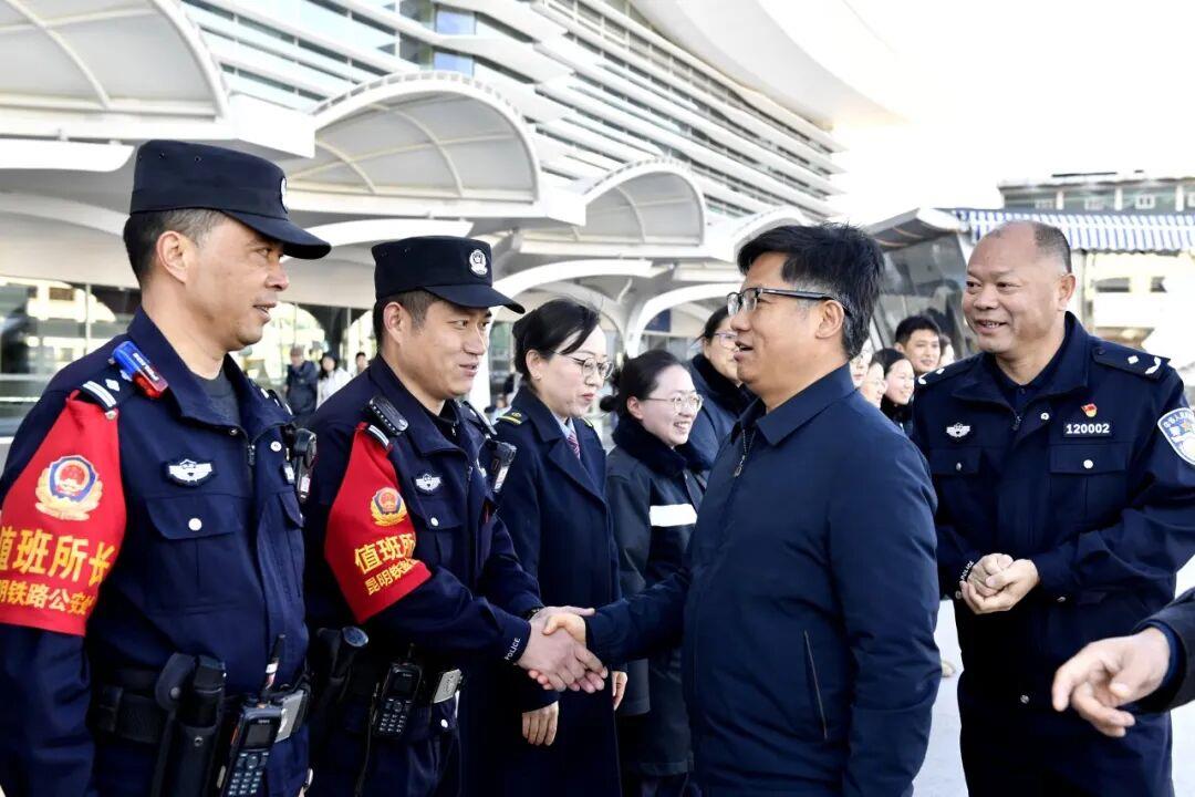 要闻｜陈真永检查春运保障工作并慰问一线人员时强调 坚守为民初心 守护春运平安