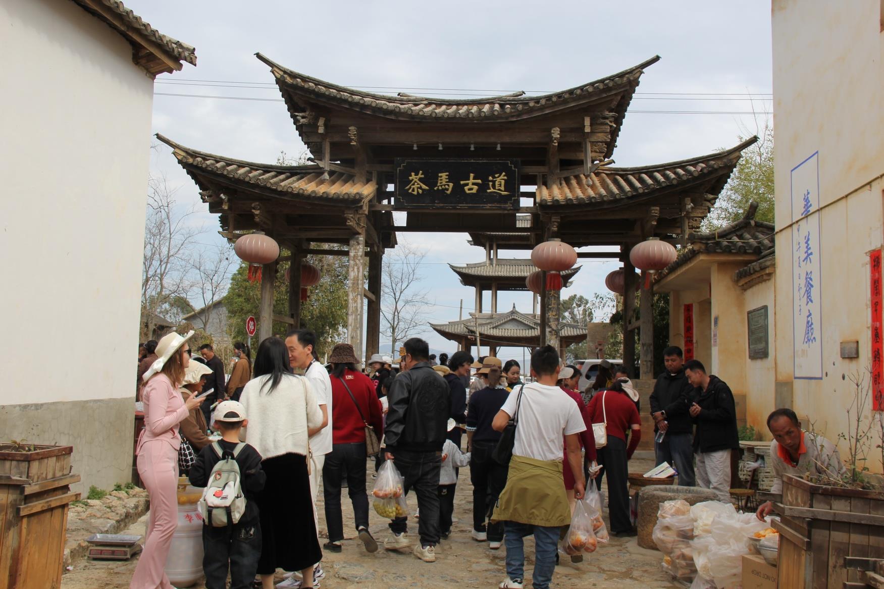 云南祥云县迎来春节旅游高潮