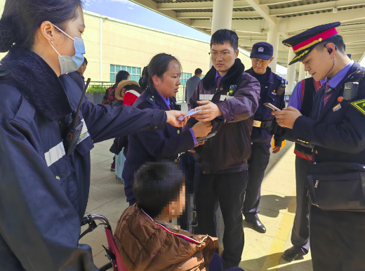男童突发不适 玉溪站高效暖心接力守护平安