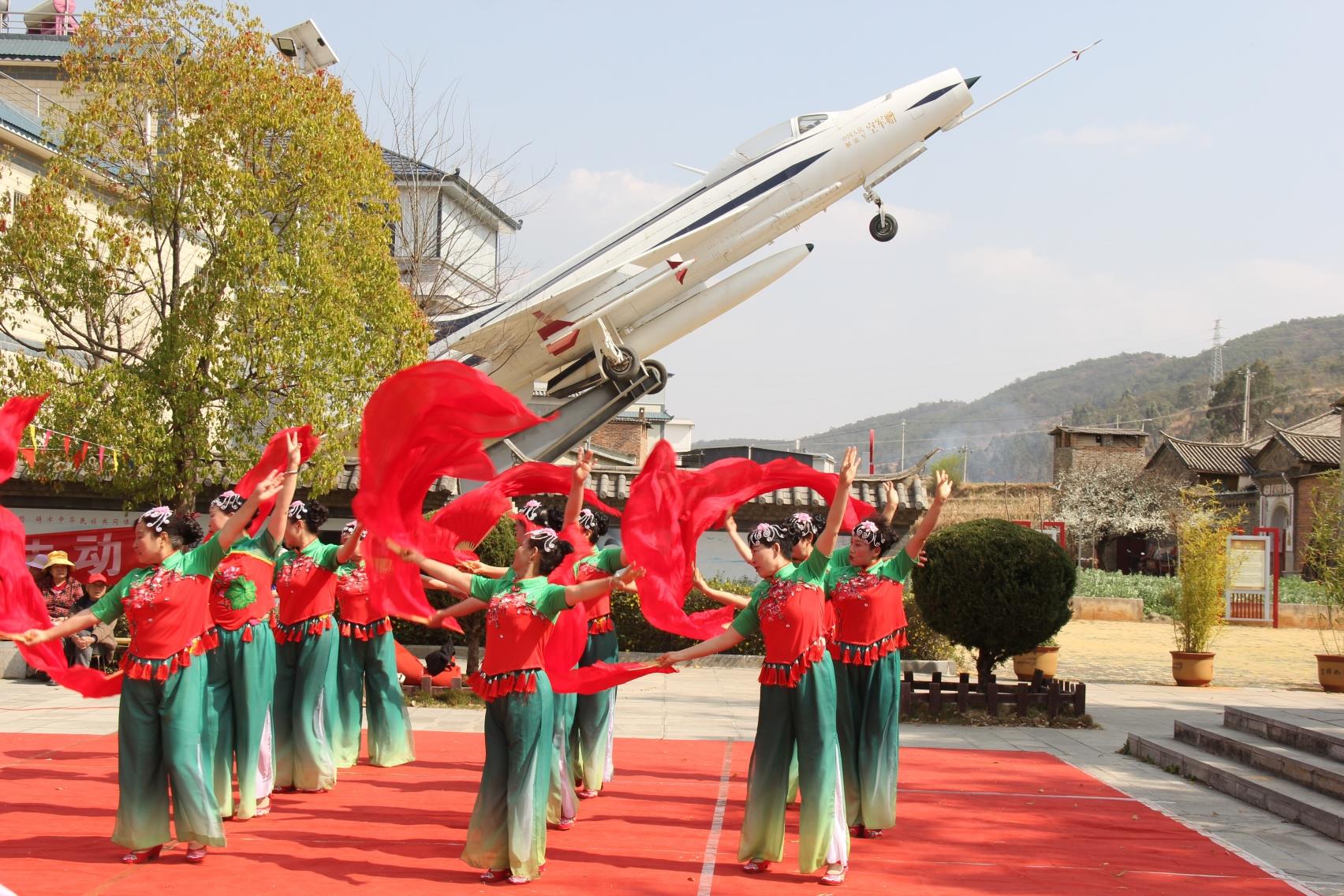 云南祥云县红色文艺轻骑兵进农村 延安精神在革命老区传扬