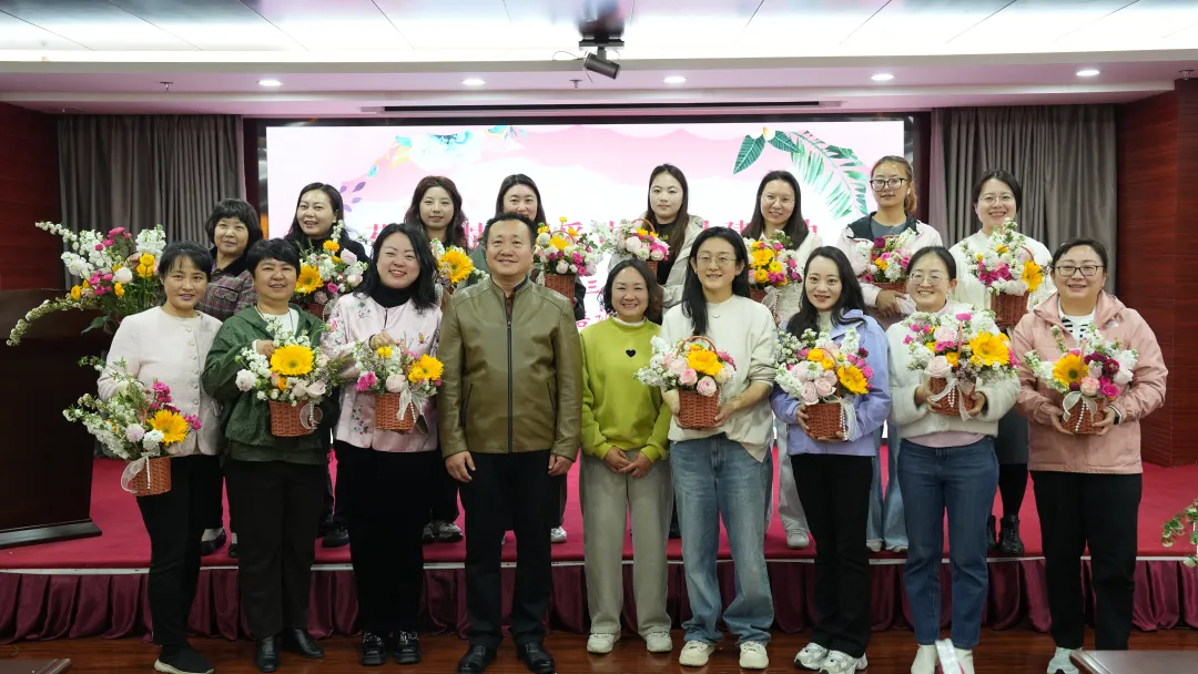 花艺传情展风采 巾帼聚力建新功——省工商联机关举办“三八”国际妇女节插花培训活动