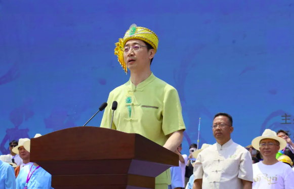 2026年芒市泼水节盛大开幕