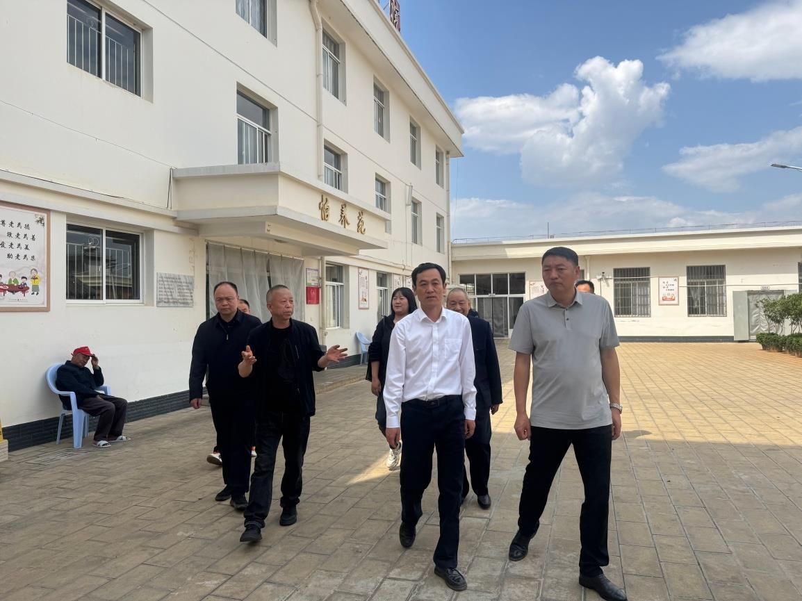云南祥云县委书记张建荣到云南驿镇中心敬老院调研指导工作