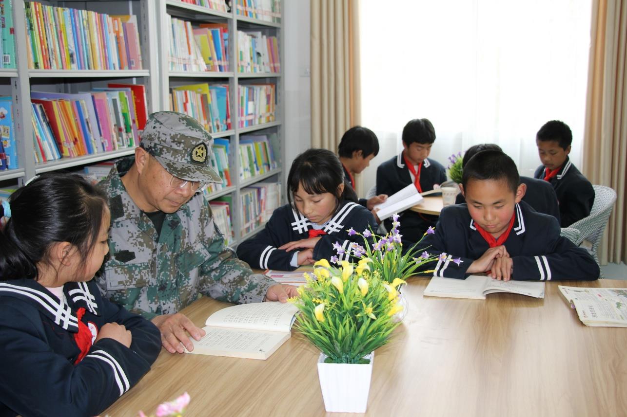 云南祥云县开设“流动图书室”书香溢满拥军情
