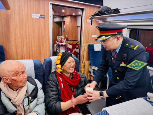 云南铁路精准服务“五一”节庆游  助力“有一种叫云南的生活”