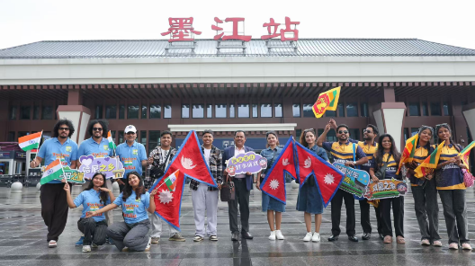 “五一” 假日运输开启 云南铁路获外籍乘客 “好口碑”