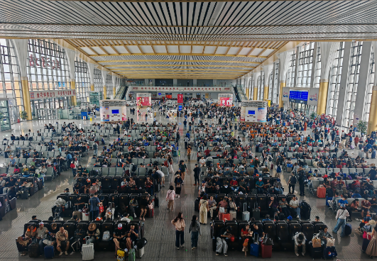 云南：“五一”首日铁路发送旅客达是58.59万人次