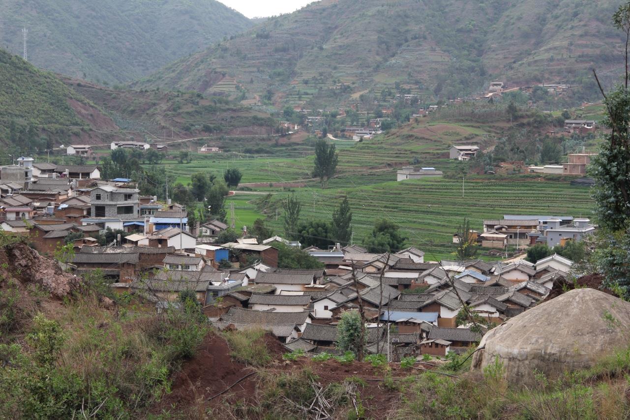 绿美山村笑颜开