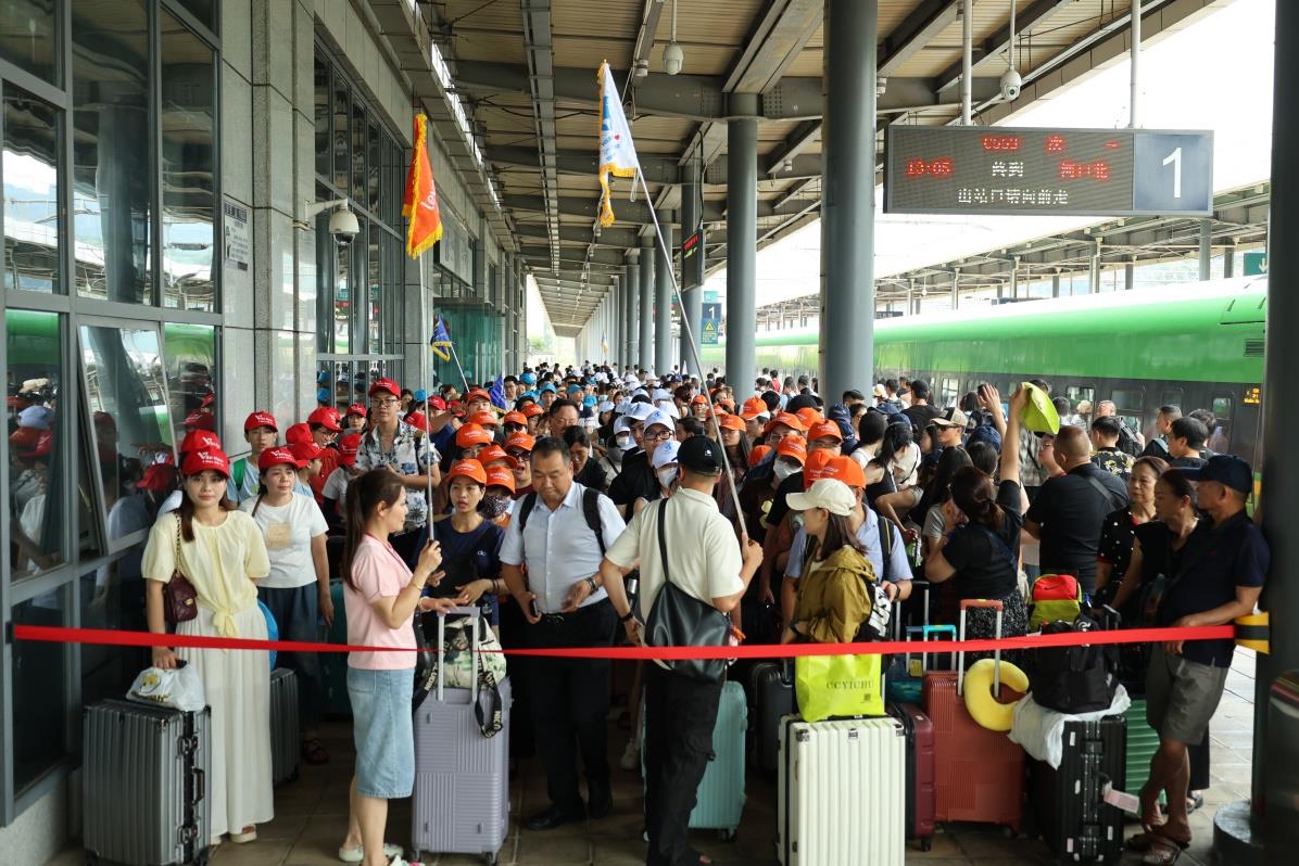 “端午”节乘动车游云南掀热潮：中越河口口岸越南游客预计增长160%以上