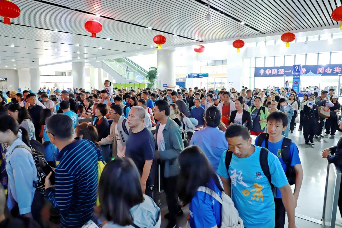 云南铁路暑运15天：发送旅客521.8万人次