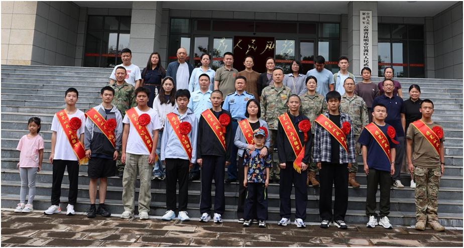 双胞胎兄弟携手逐梦“网络疆场”