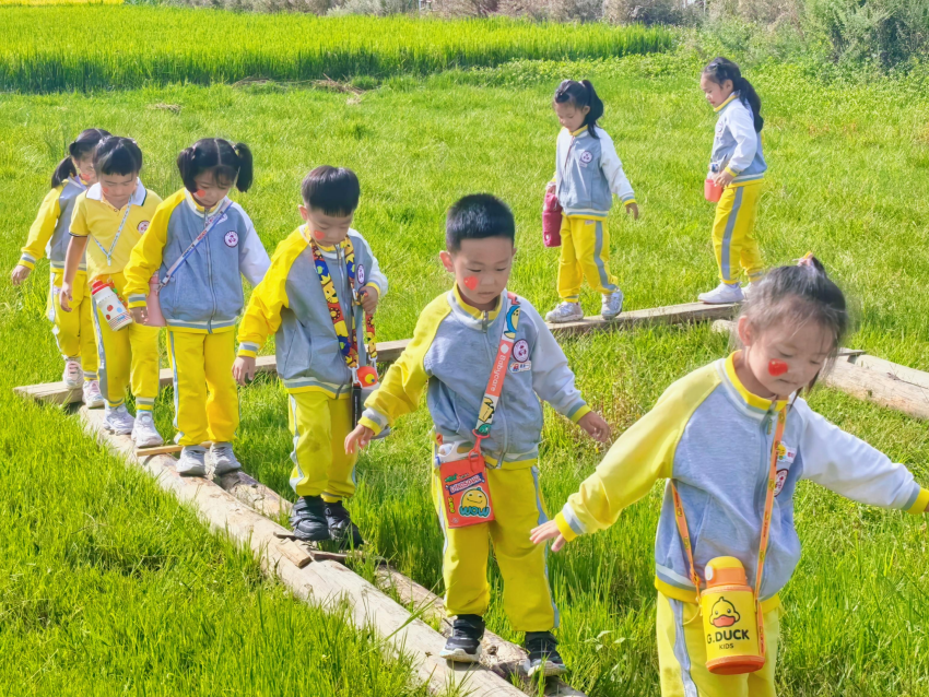 【童心忆长征 红色润幼苗】云南大理市德尚幼儿园开展纪念红军长征胜利 90 周年活动