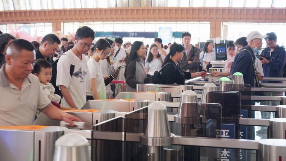 国庆返程客流来临：云南铁路部门多措并举助力旅客返程