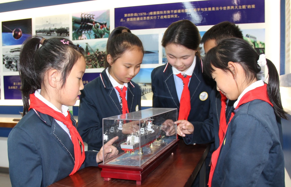 祥云红军小学有艘“大理舰”